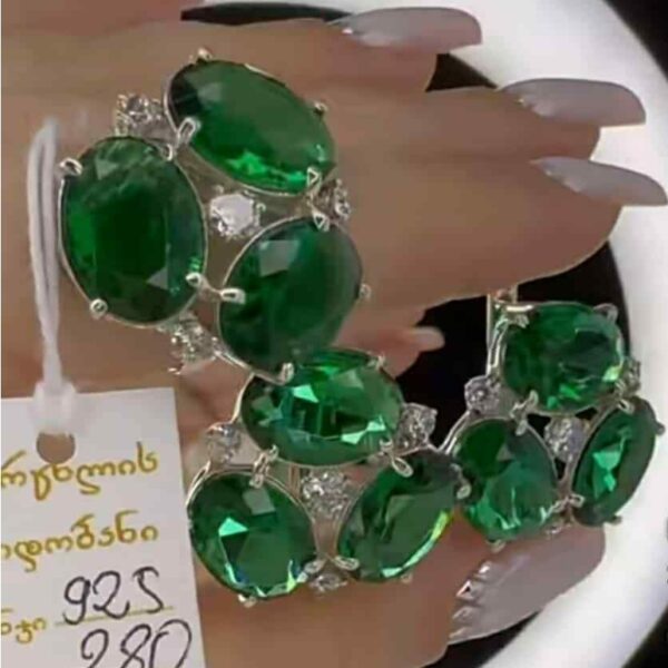 ზურმუხტის სამეული