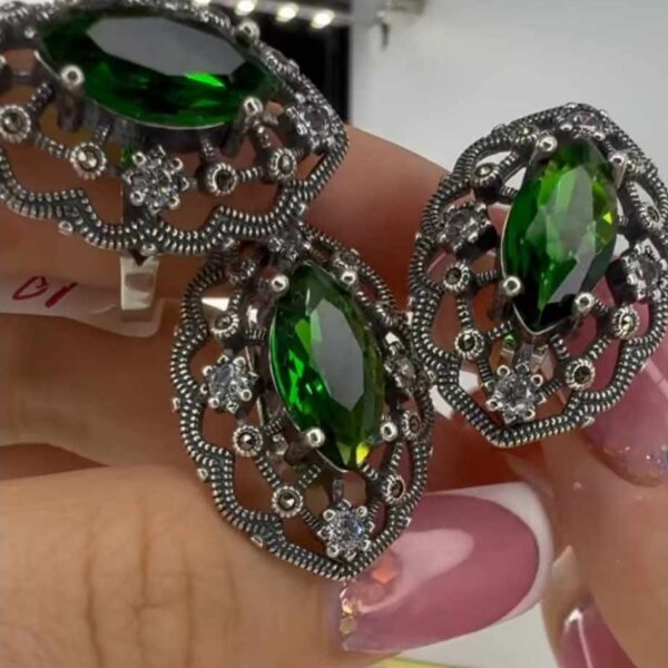 ზურმუხტის სამეული